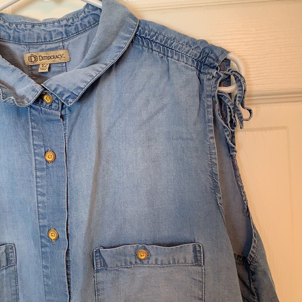 DEMOCRACY | Women’s Chambray Lyocell Top - Picture 4 of 15